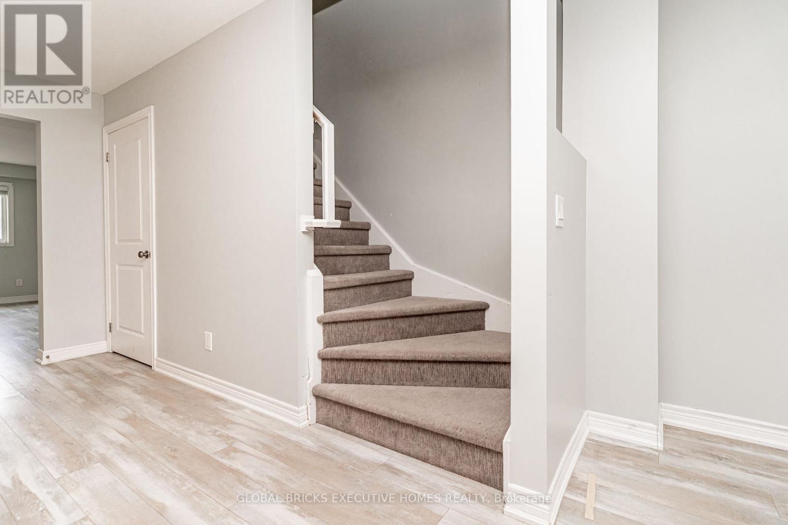 #79 7768 ASCOTT CIRCLE - 19