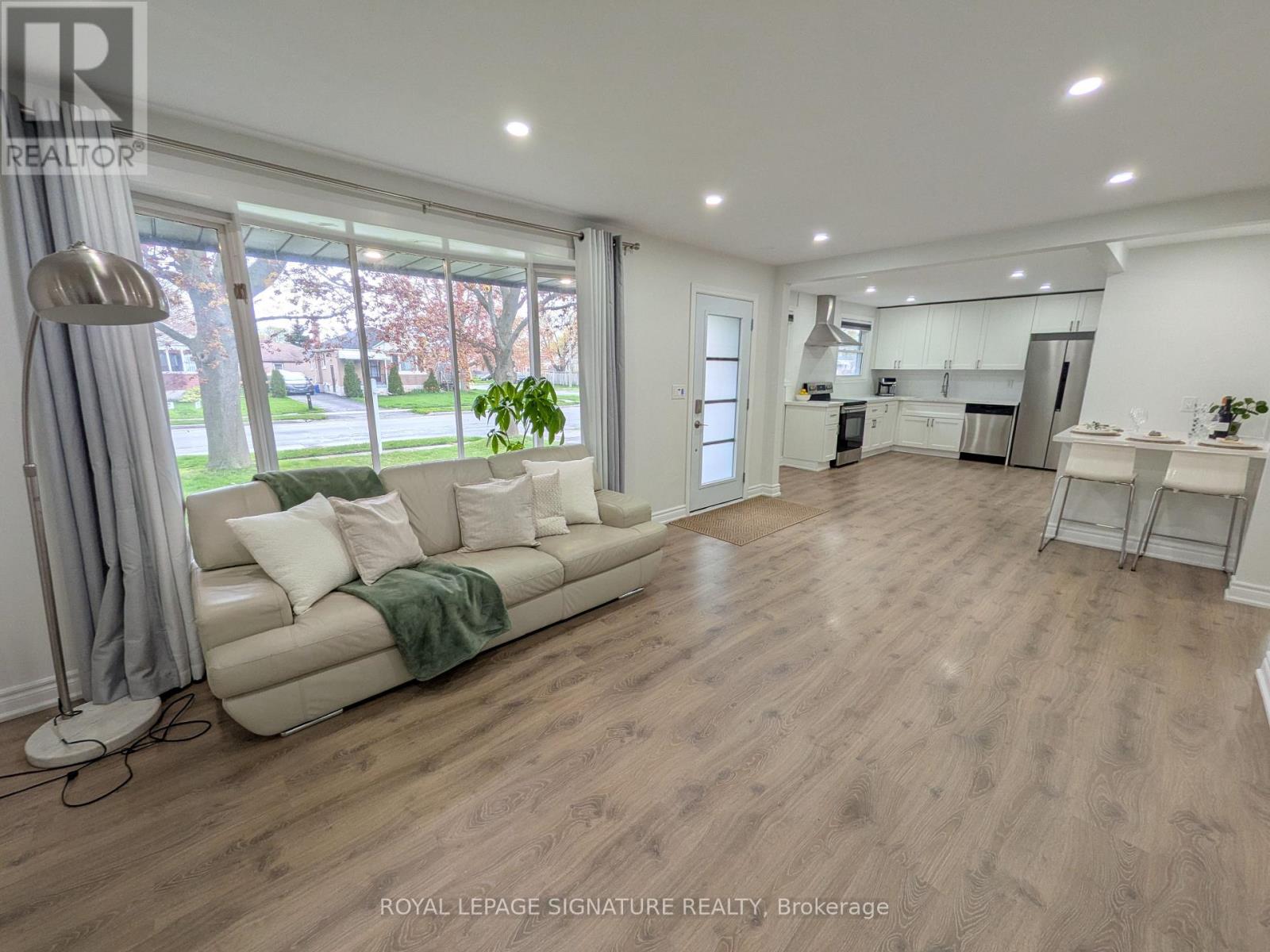 520 BURNHAM STREET - 4