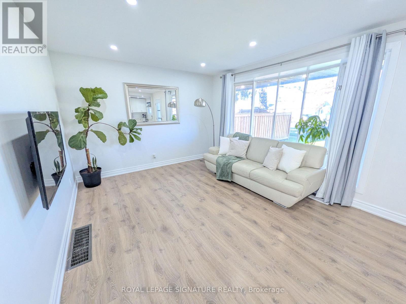 520 BURNHAM STREET - 6