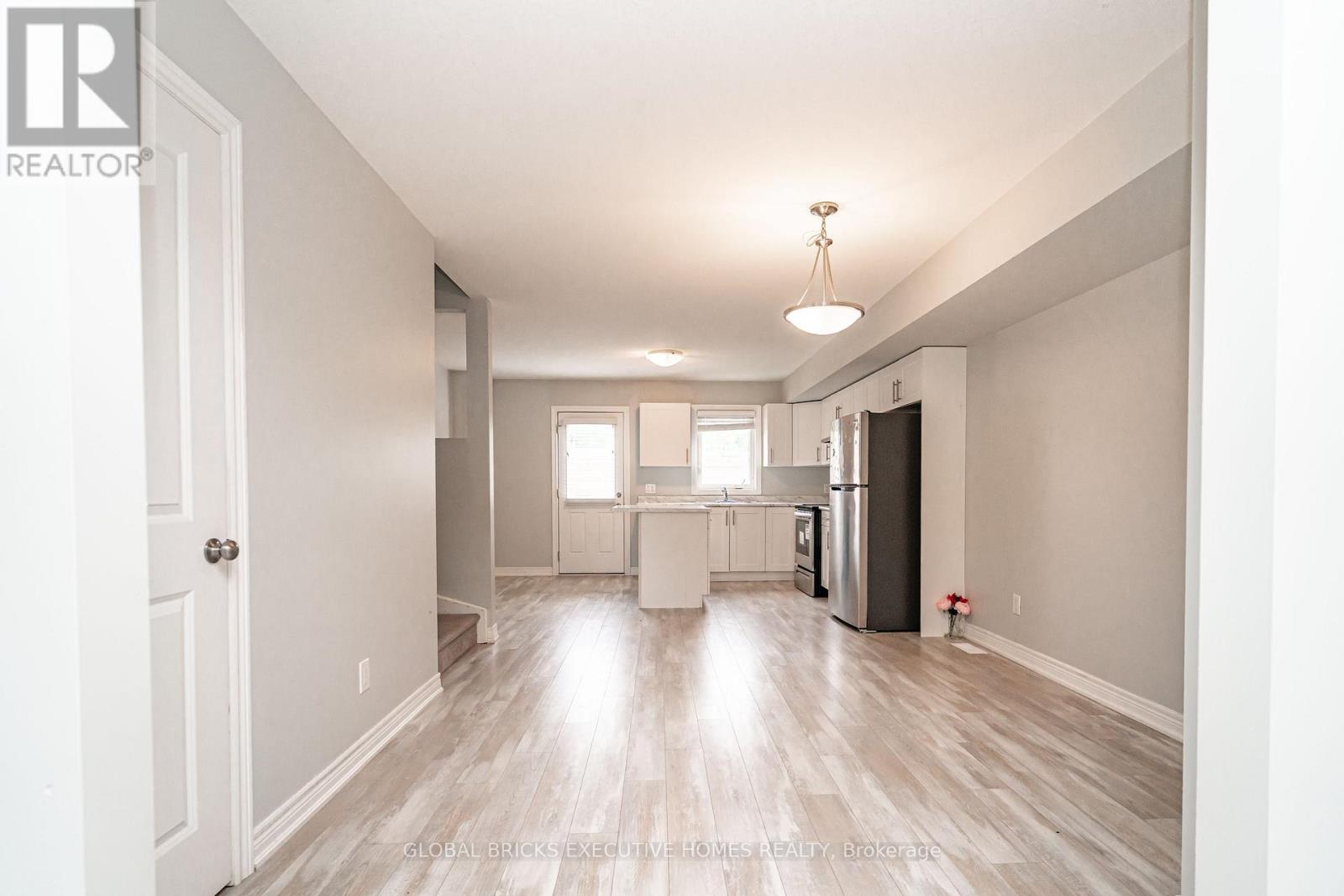 #79 7768 ASCOTT CIRCLE - 11