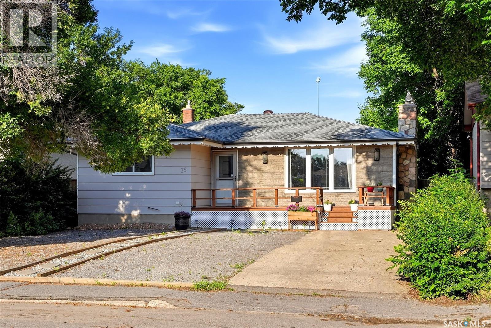 75 Rothwell CRESCENT - 1