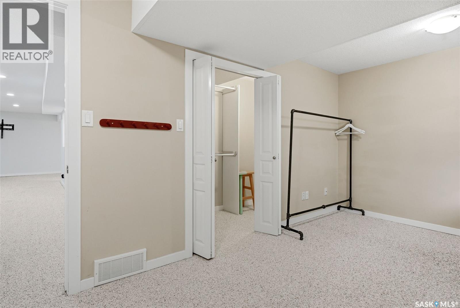 91 Cardinal CRESCENT — photo 30