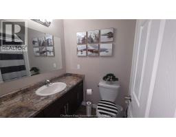 Kitchen - 422 Twilight Trail, Chatham, ON N7L0B9 Photo 11