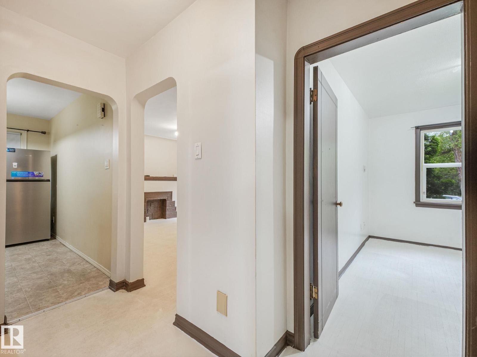7239 112 ST NW NW — photo 36