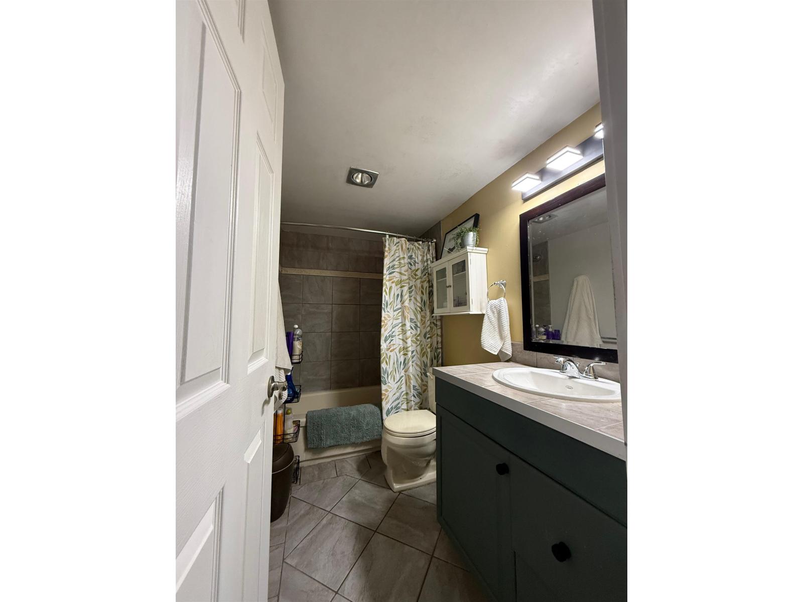205 1448 FIR STREET, White Rock