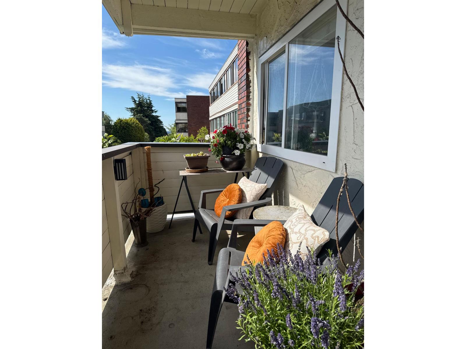 205 1448 FIR STREET, White Rock