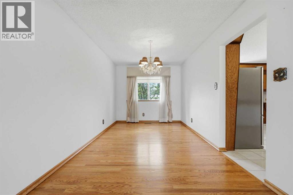 480 Berkley Crescent NW - 6