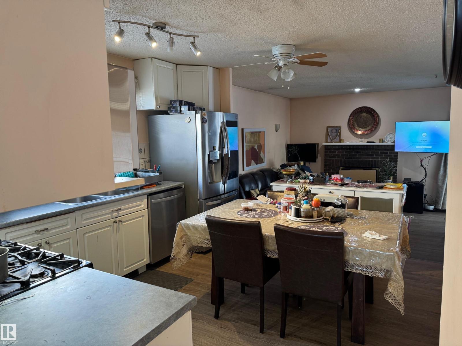 3203 74 ST NW - 5