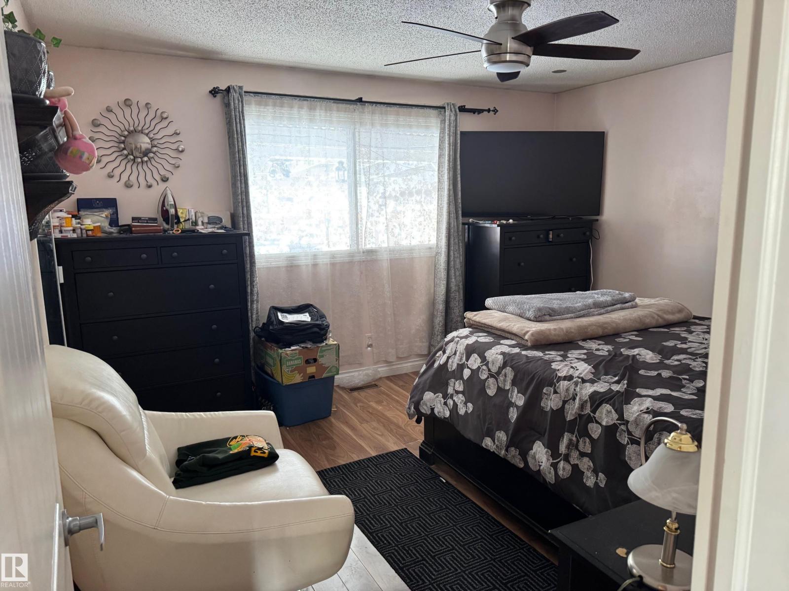 3203 74 ST NW - 8
