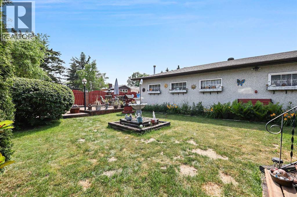 8627 Athabasca Street SE - 23
