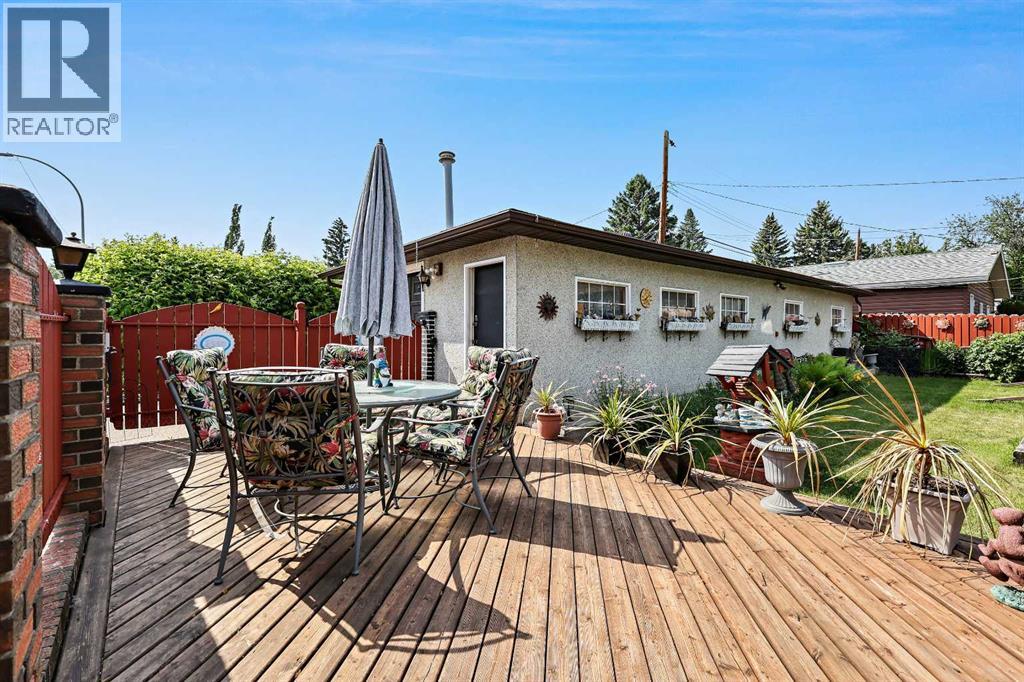 8627 Athabasca Street SE - 26