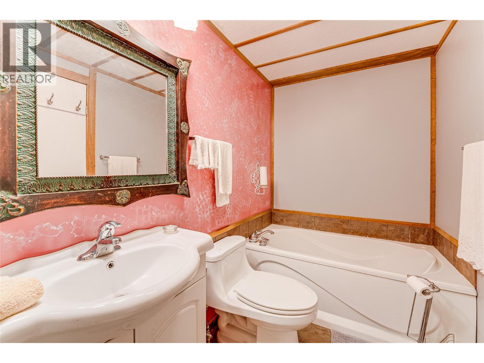 #106 2727 Lakeshore Road - 18