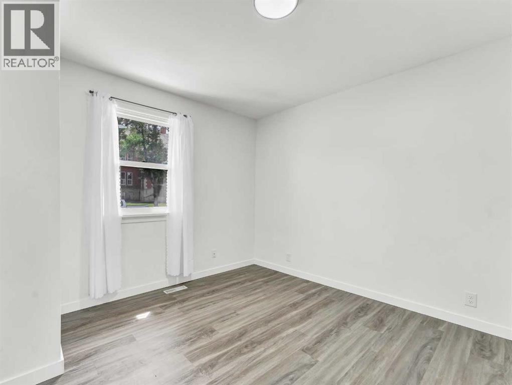 112 8 Street SW — photo 16
