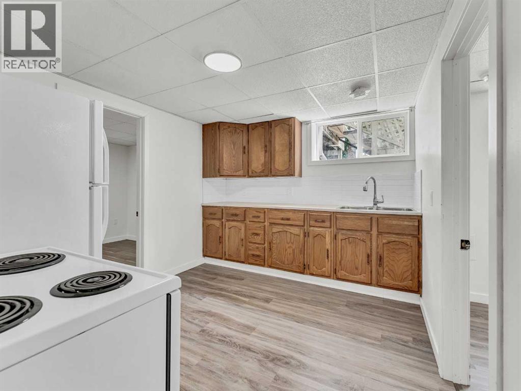 112 8 Street SW — photo 35
