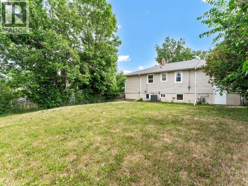 112 8 Street SW — photo 48