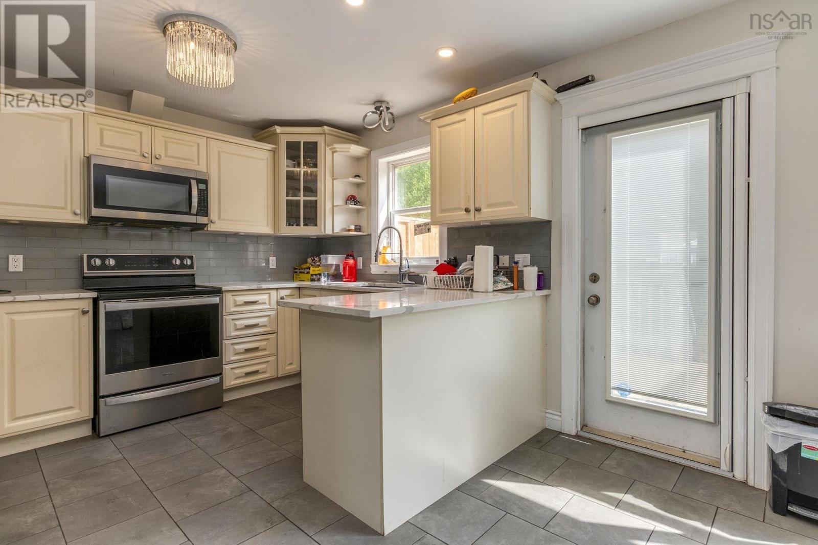 64 Surrey Way - 18