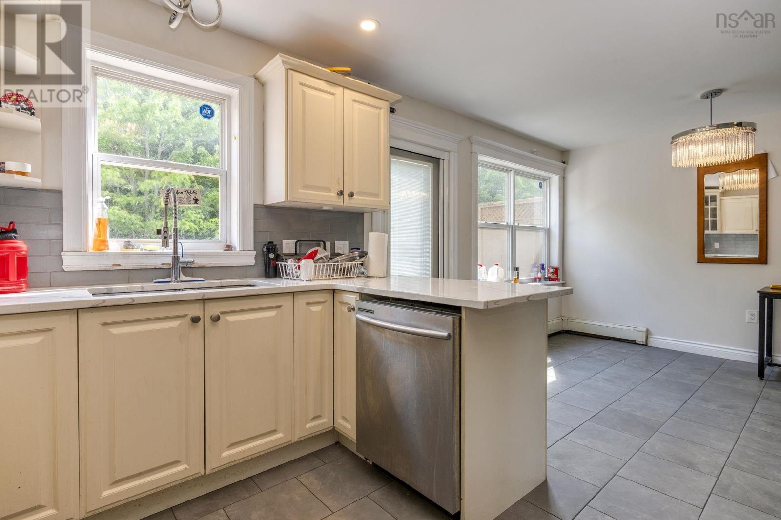 64 Surrey Way - 20