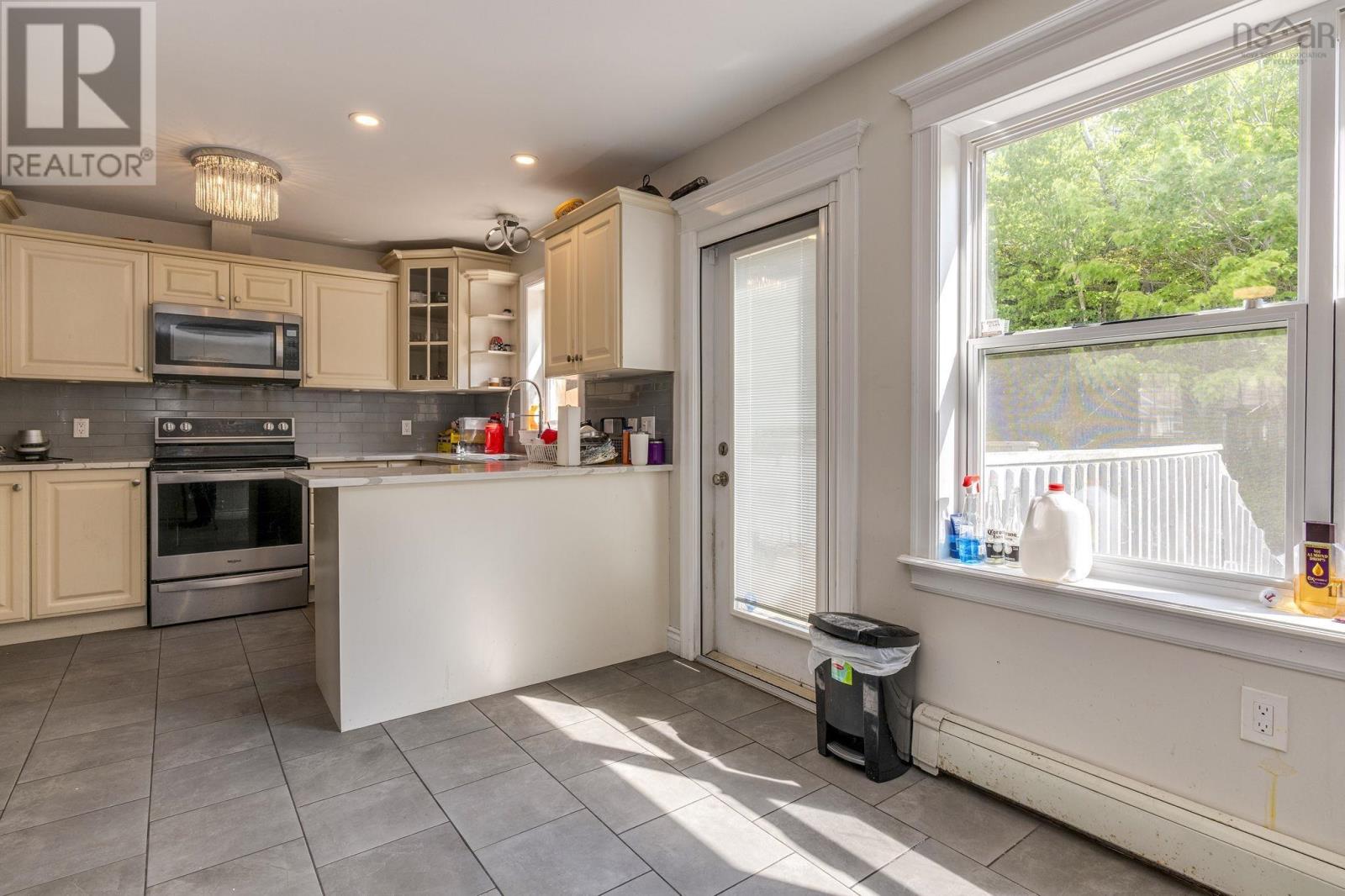 64 Surrey Way - 24