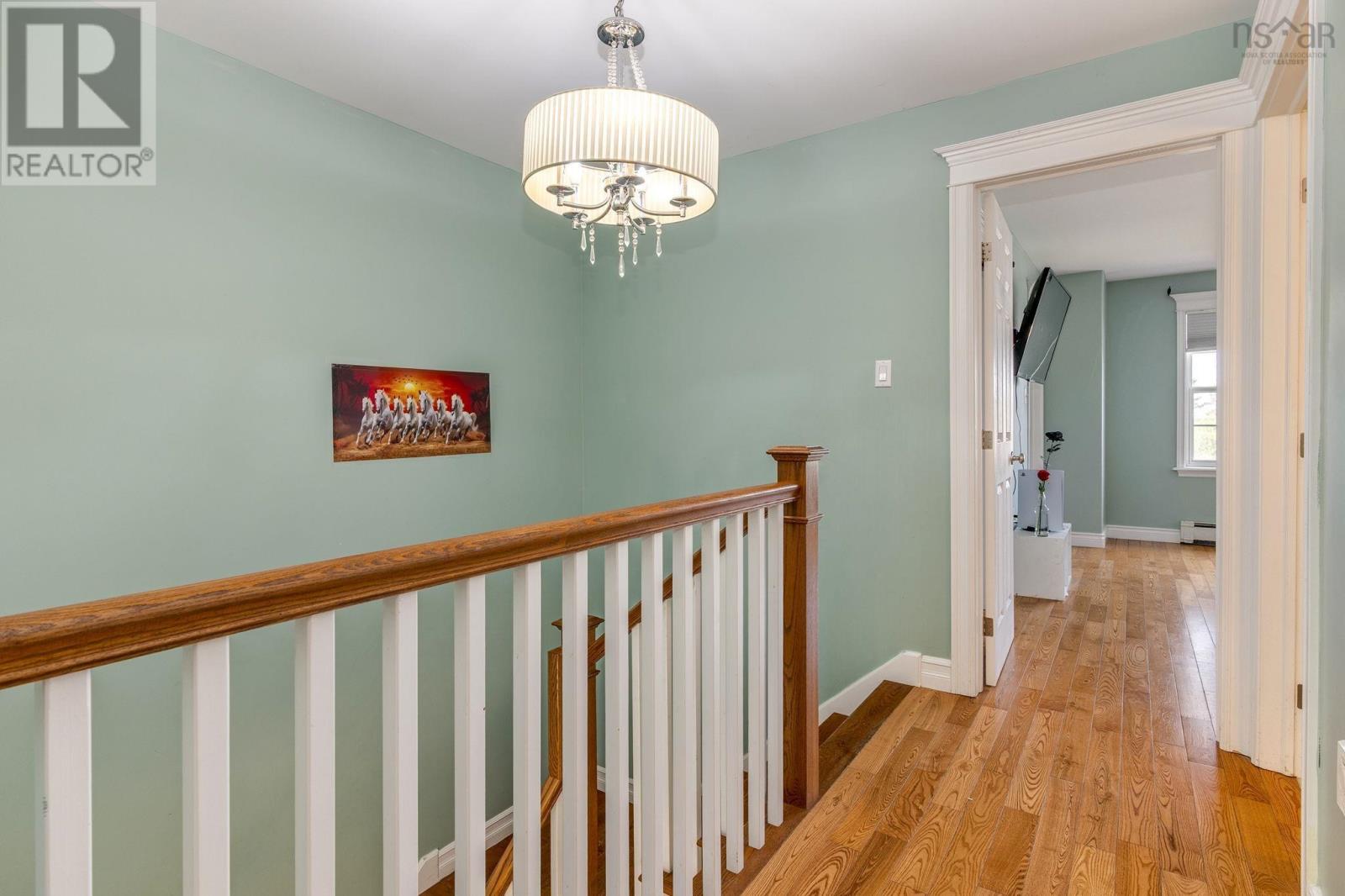 64 Surrey Way - 28