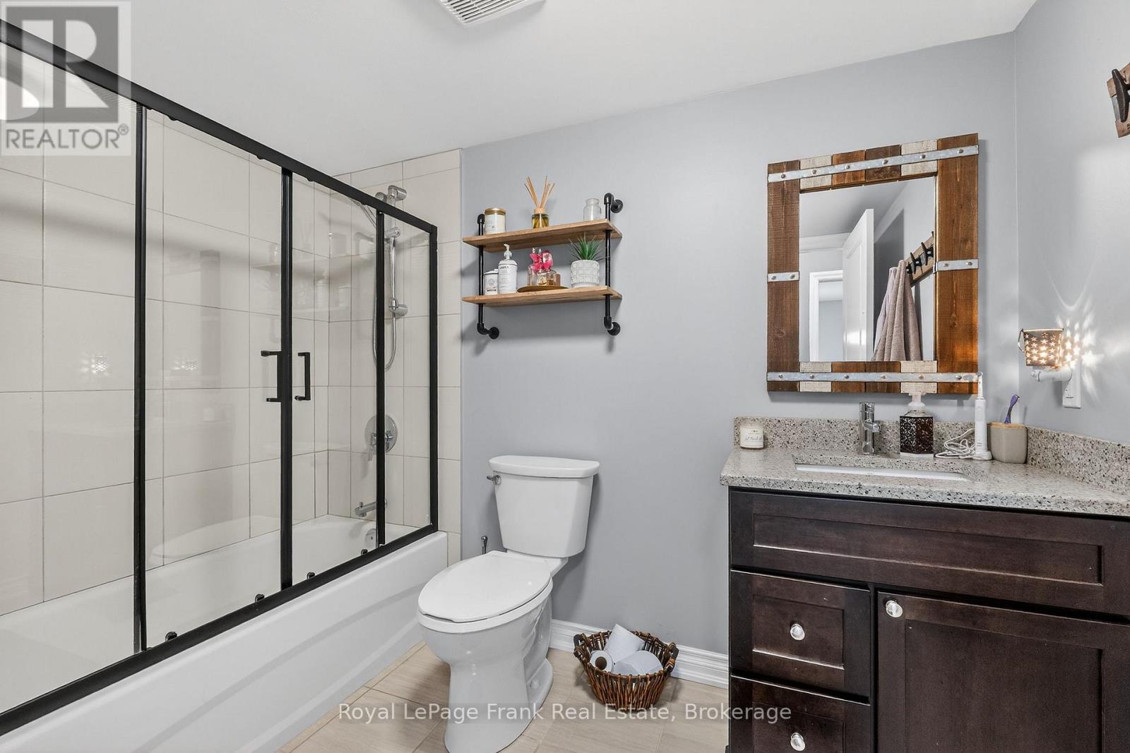 #103 25 KING STREET - 16