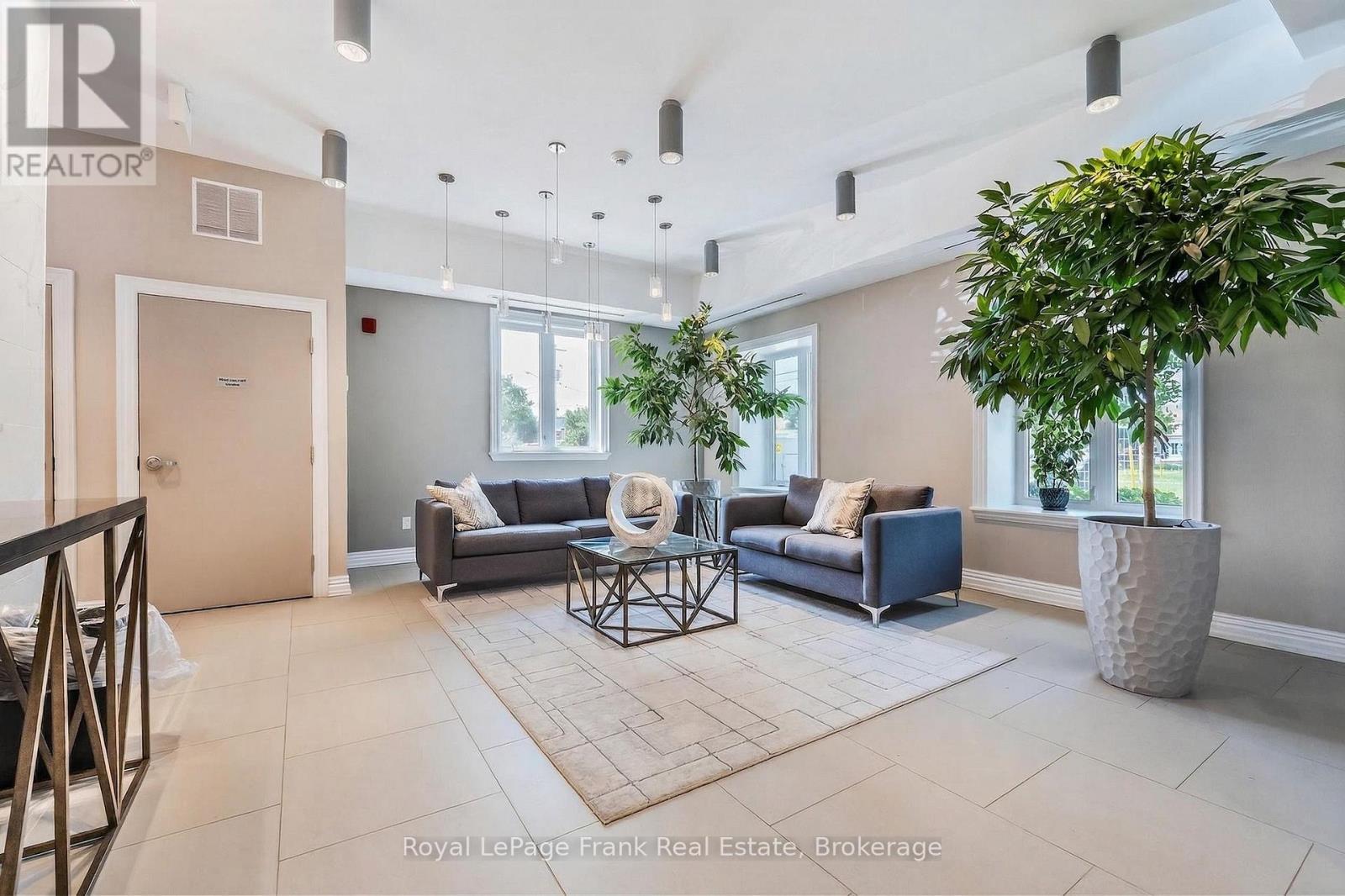 #103 25 KING STREET - 17