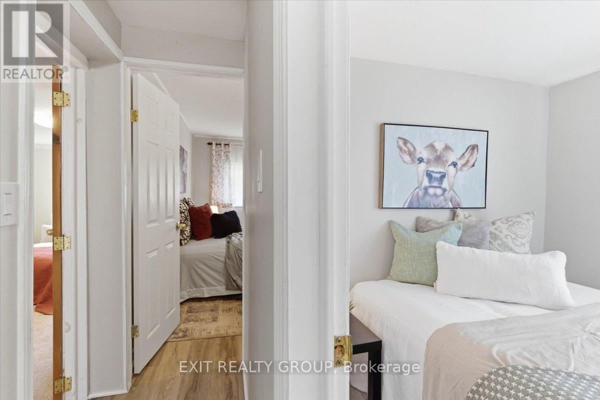 22 LINDEN BOULEVARD - 20