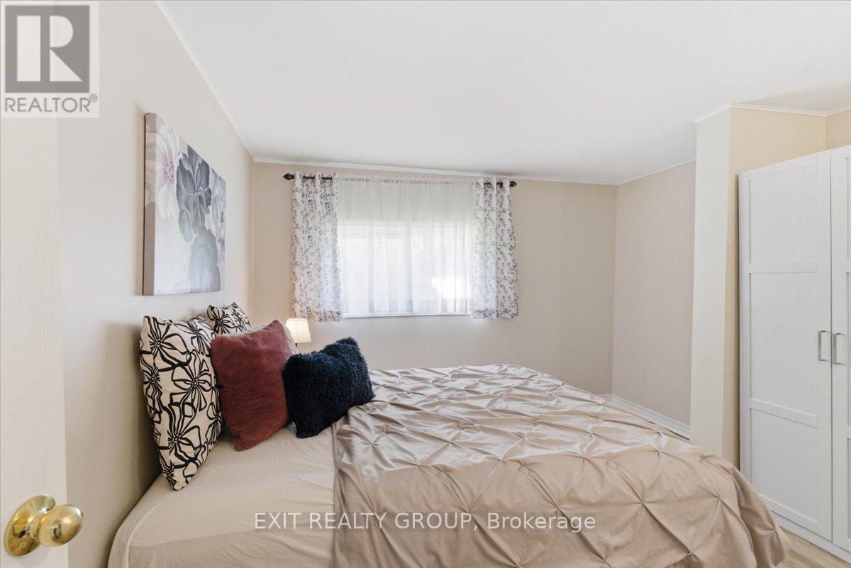 22 LINDEN BOULEVARD - 27