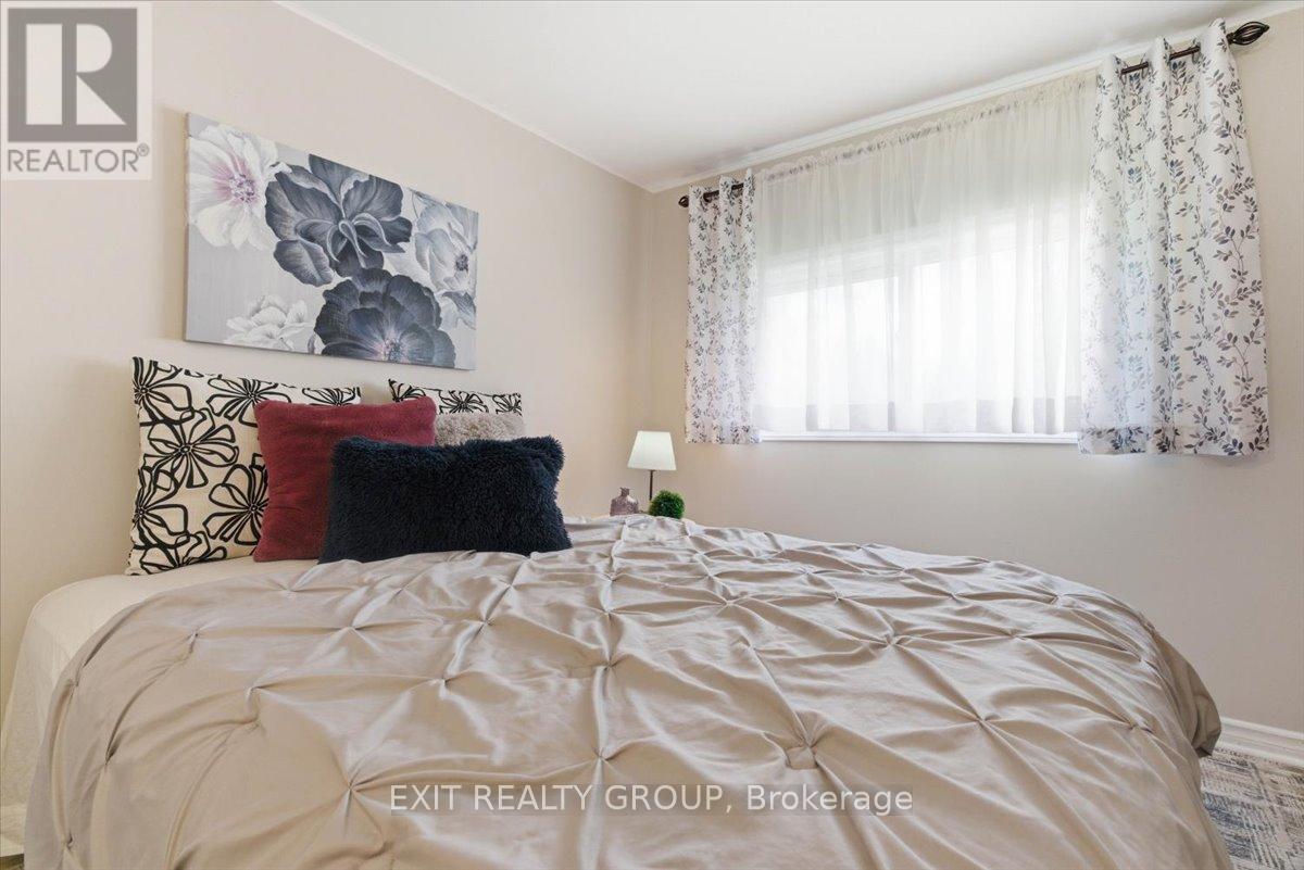 22 LINDEN BOULEVARD - 31