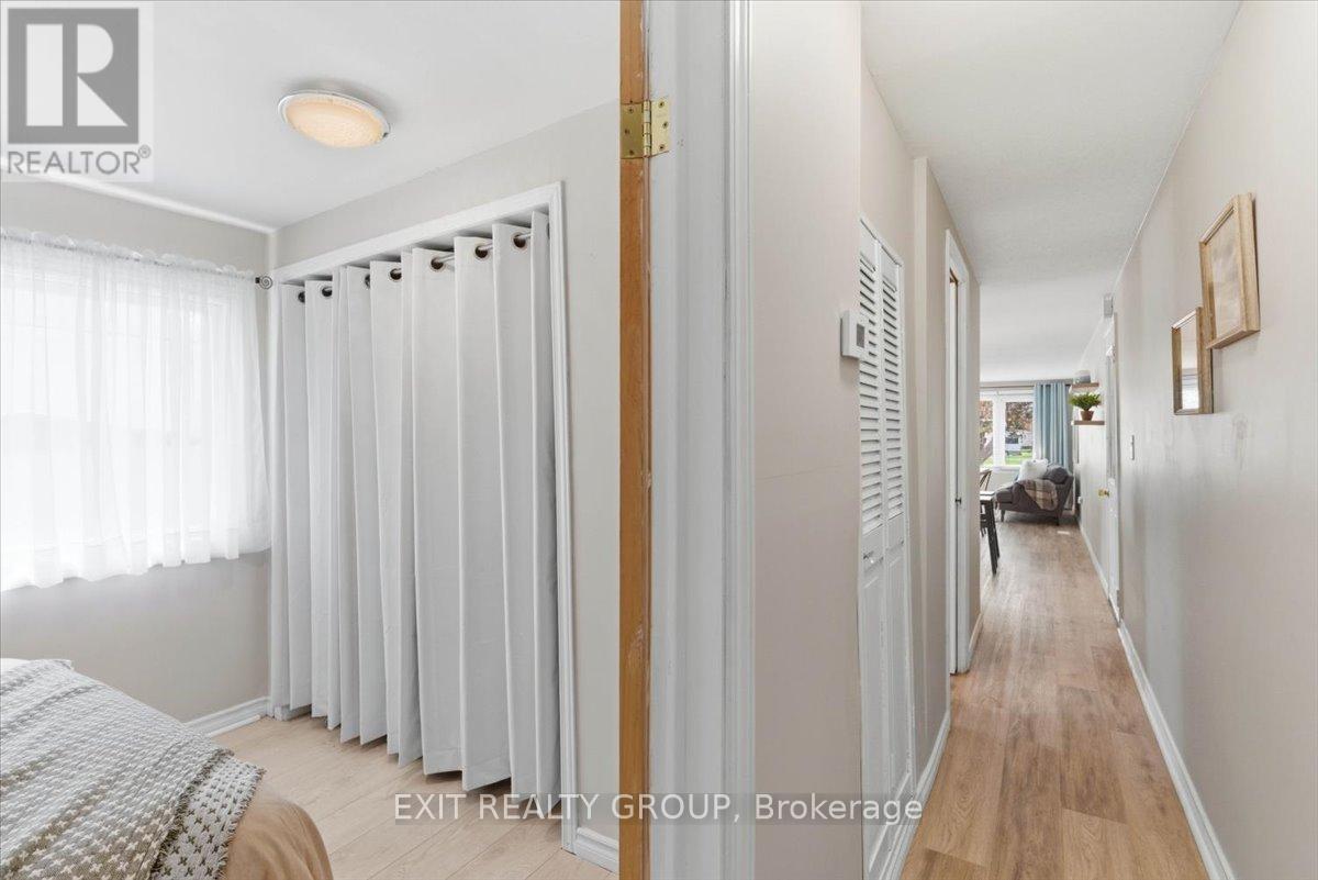 22 LINDEN BOULEVARD - 32
