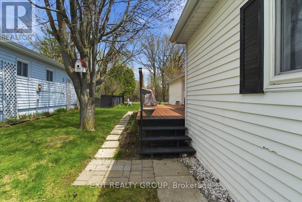 22 LINDEN BOULEVARD - 40