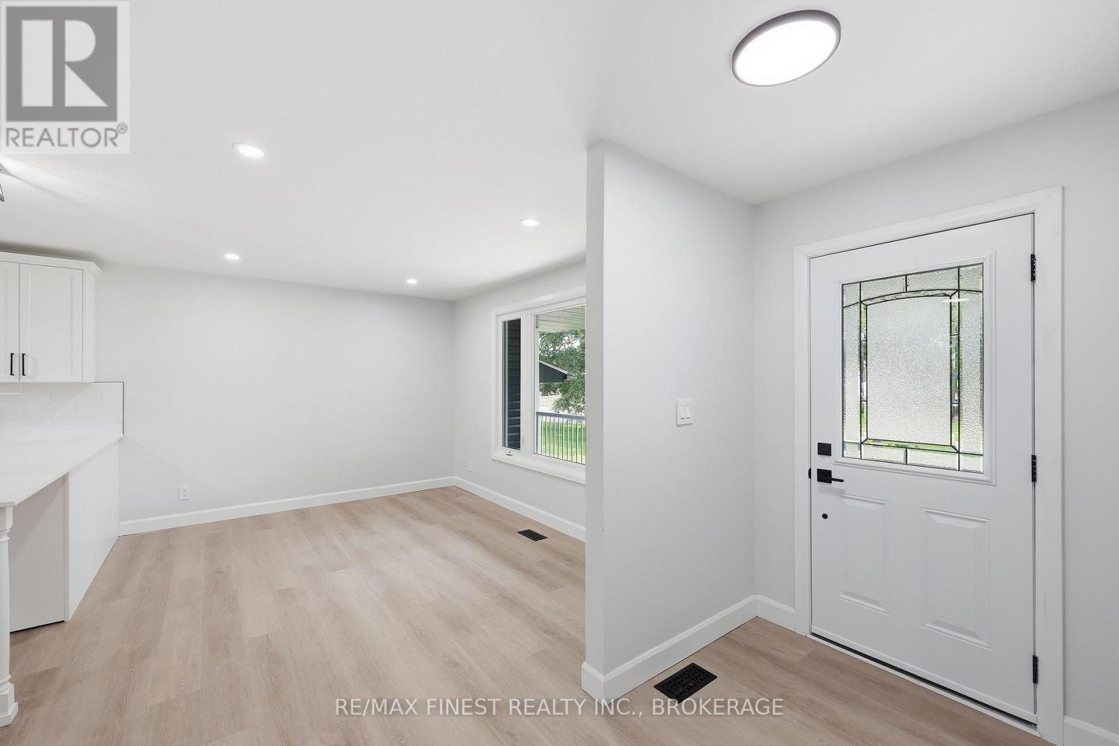 687 WILLIS STREET - Image 6