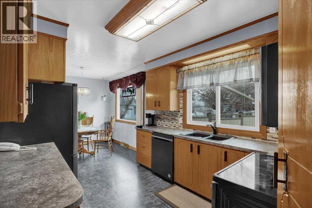 415 12 Street East - Photo 13