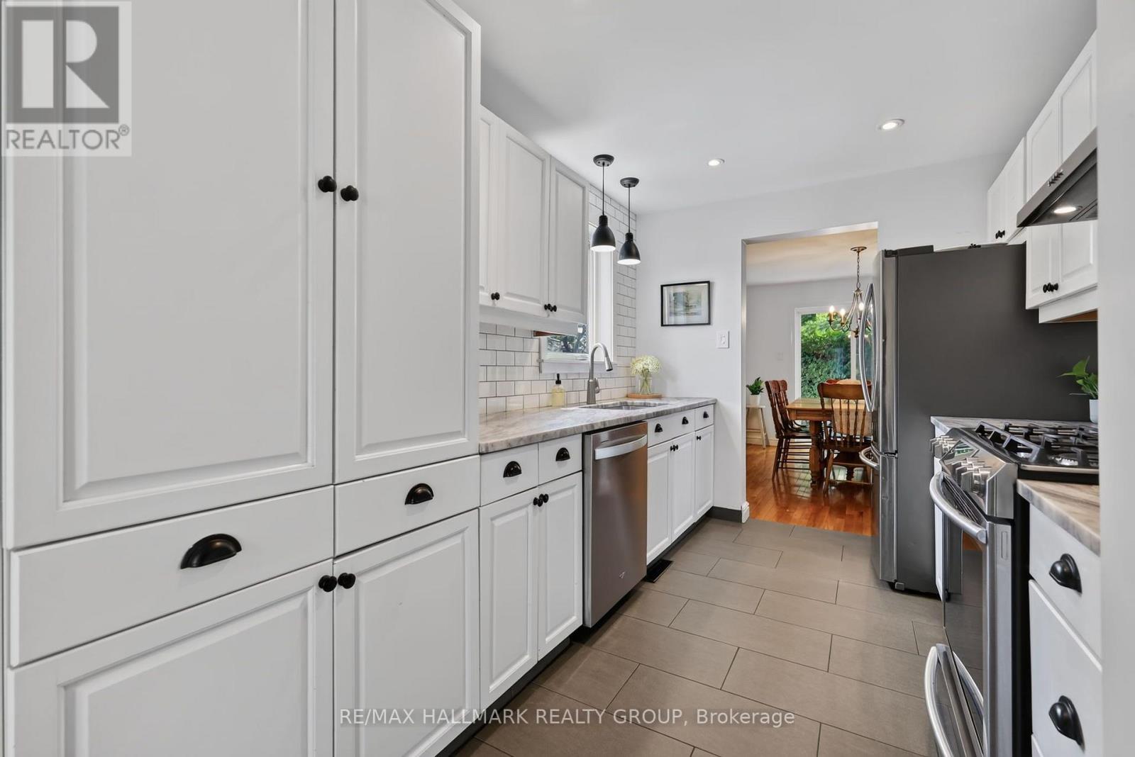 6106 MEADOWHILL CRESCENT - 14