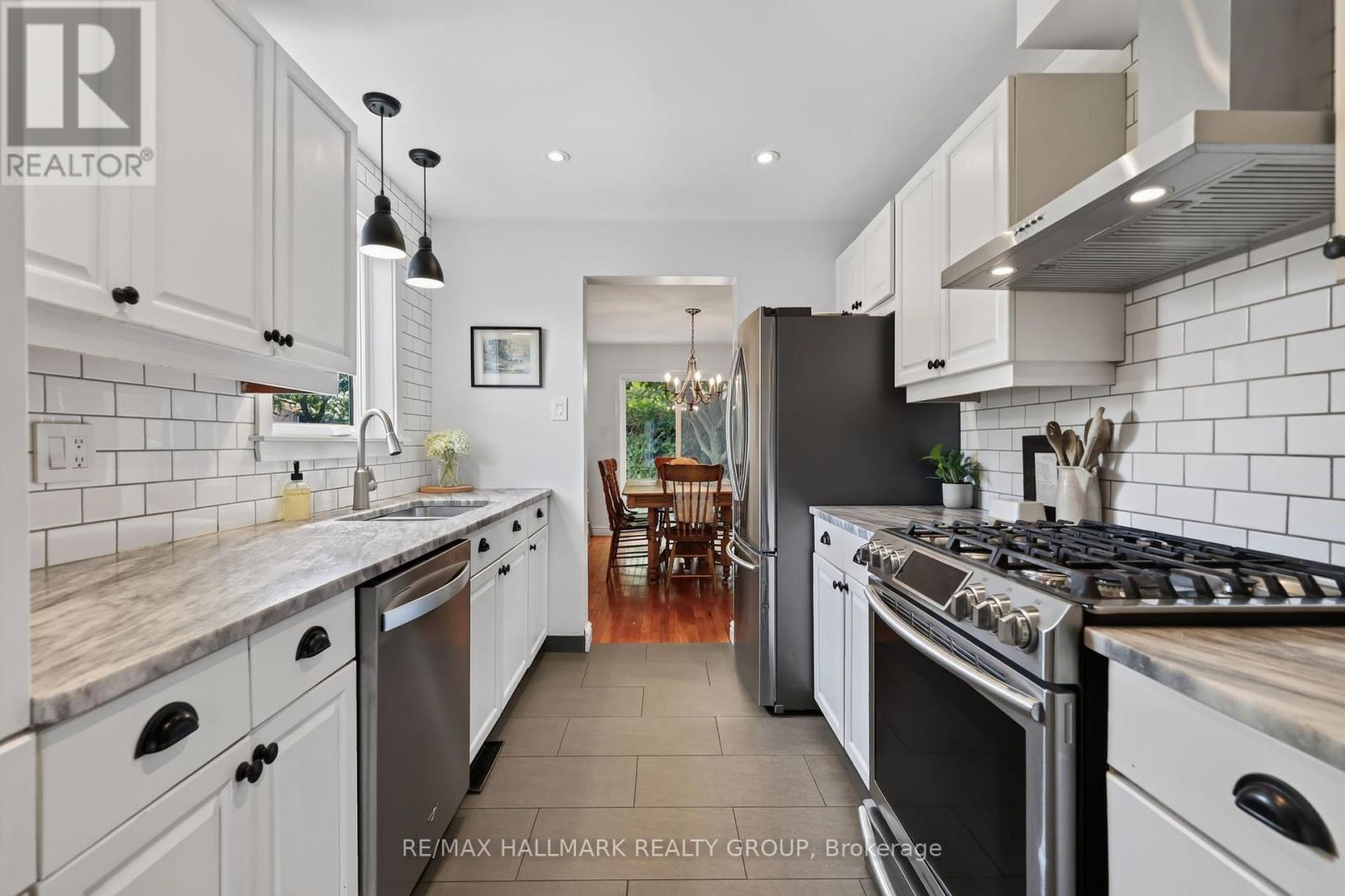 6106 MEADOWHILL CRESCENT - 16