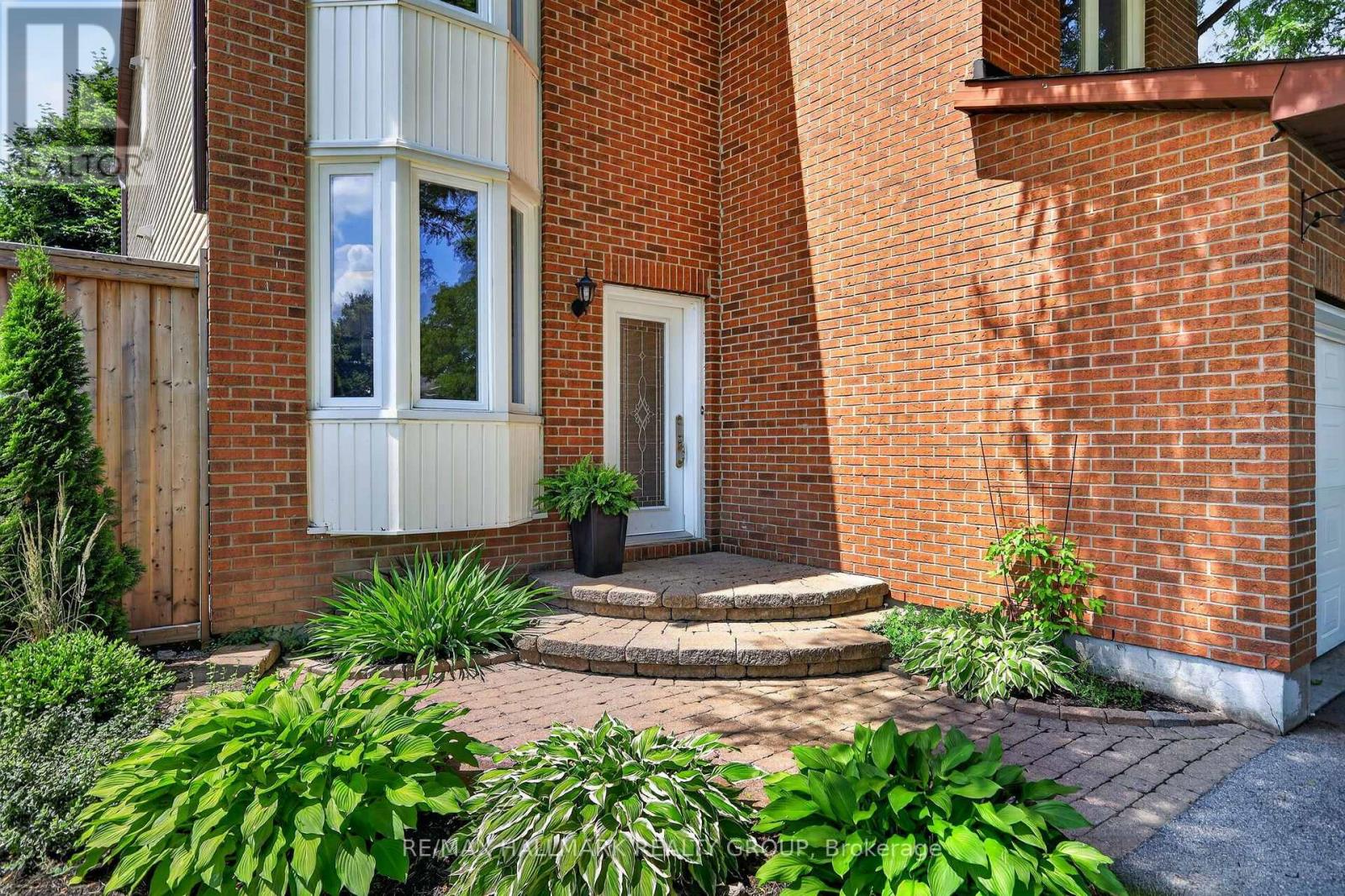 6106 MEADOWHILL CRESCENT - 2