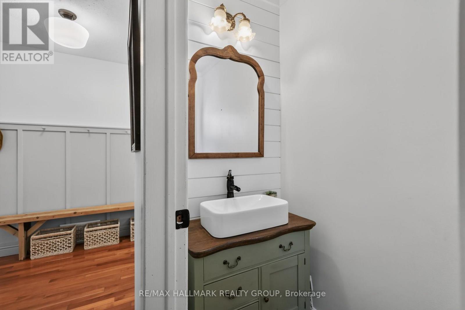 6106 MEADOWHILL CRESCENT - 23
