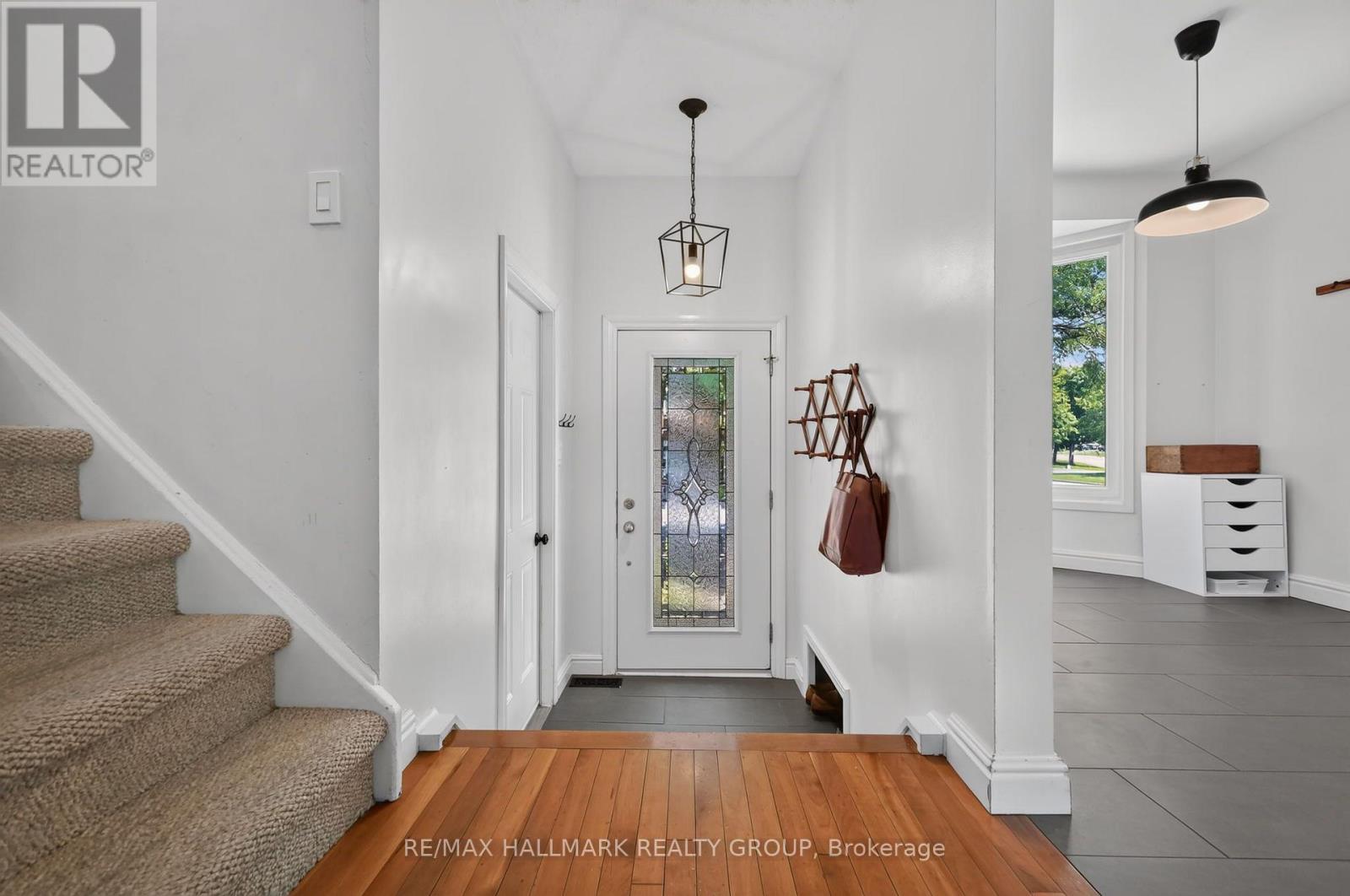 6106 MEADOWHILL CRESCENT - 3