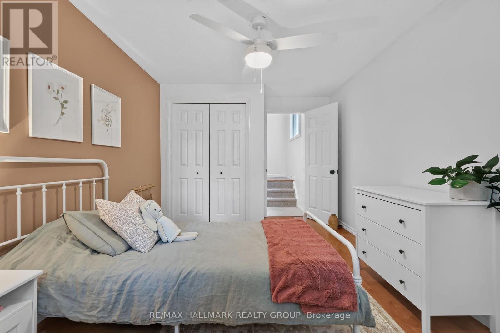 6106 MEADOWHILL CRESCENT - 32