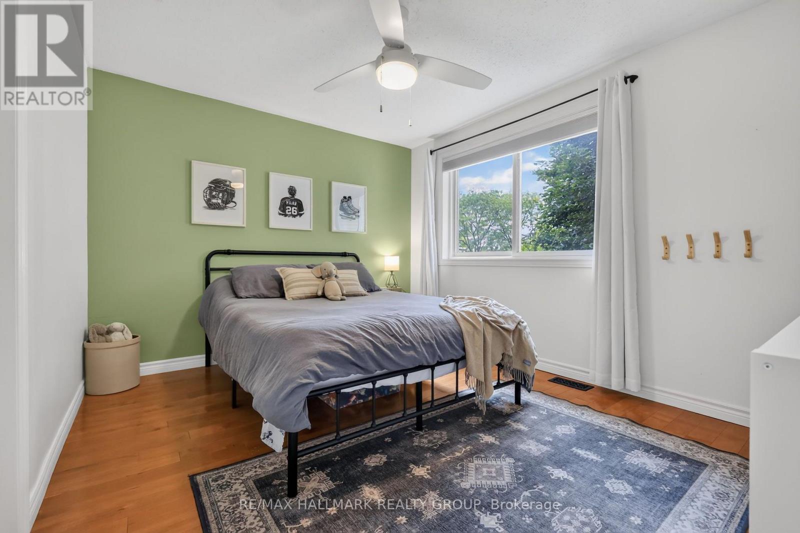 6106 MEADOWHILL CRESCENT - 34