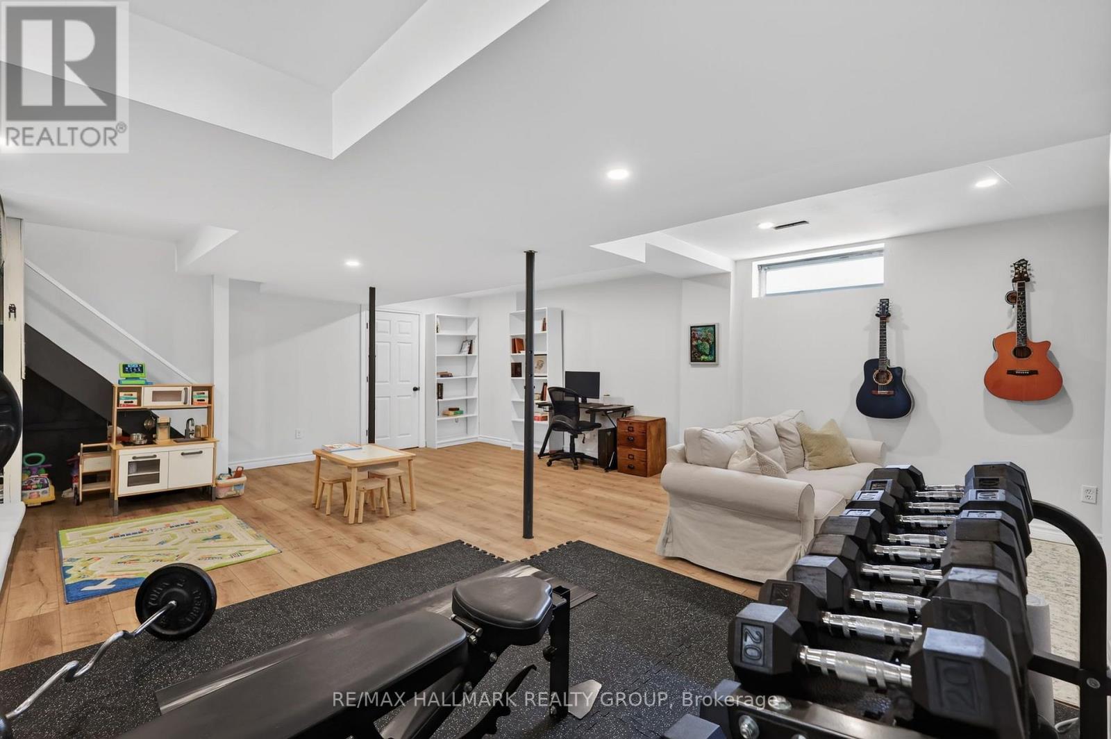6106 MEADOWHILL CRESCENT - 41