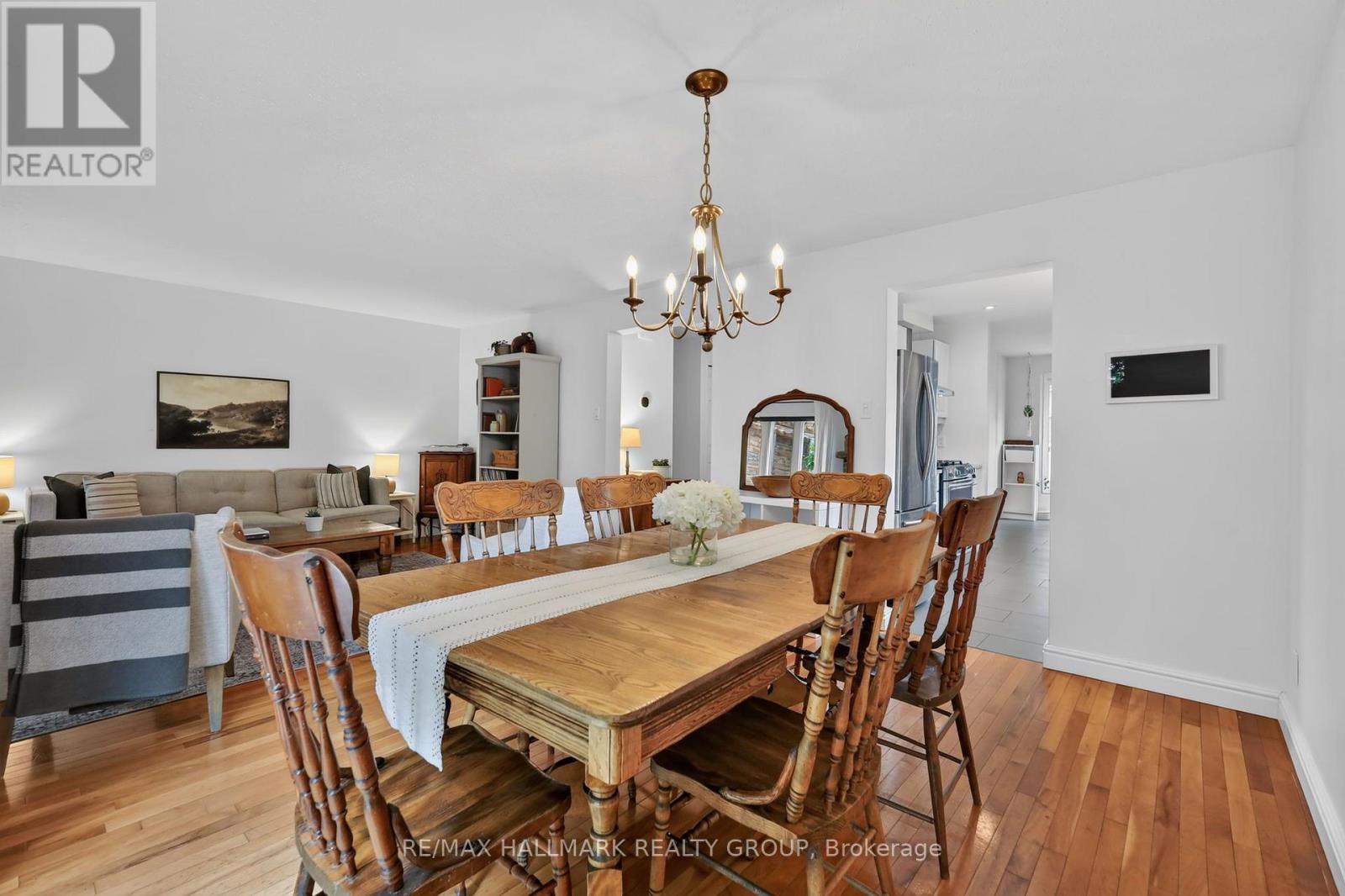 6106 MEADOWHILL CRESCENT - 6