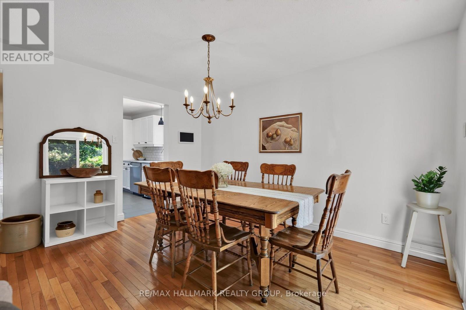 6106 MEADOWHILL CRESCENT - 8