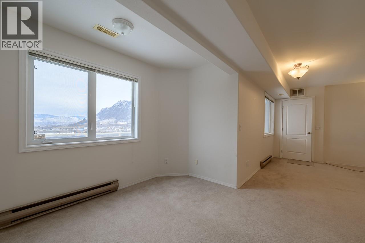 #6 1651 VALLEYVIEW Drive - 42
