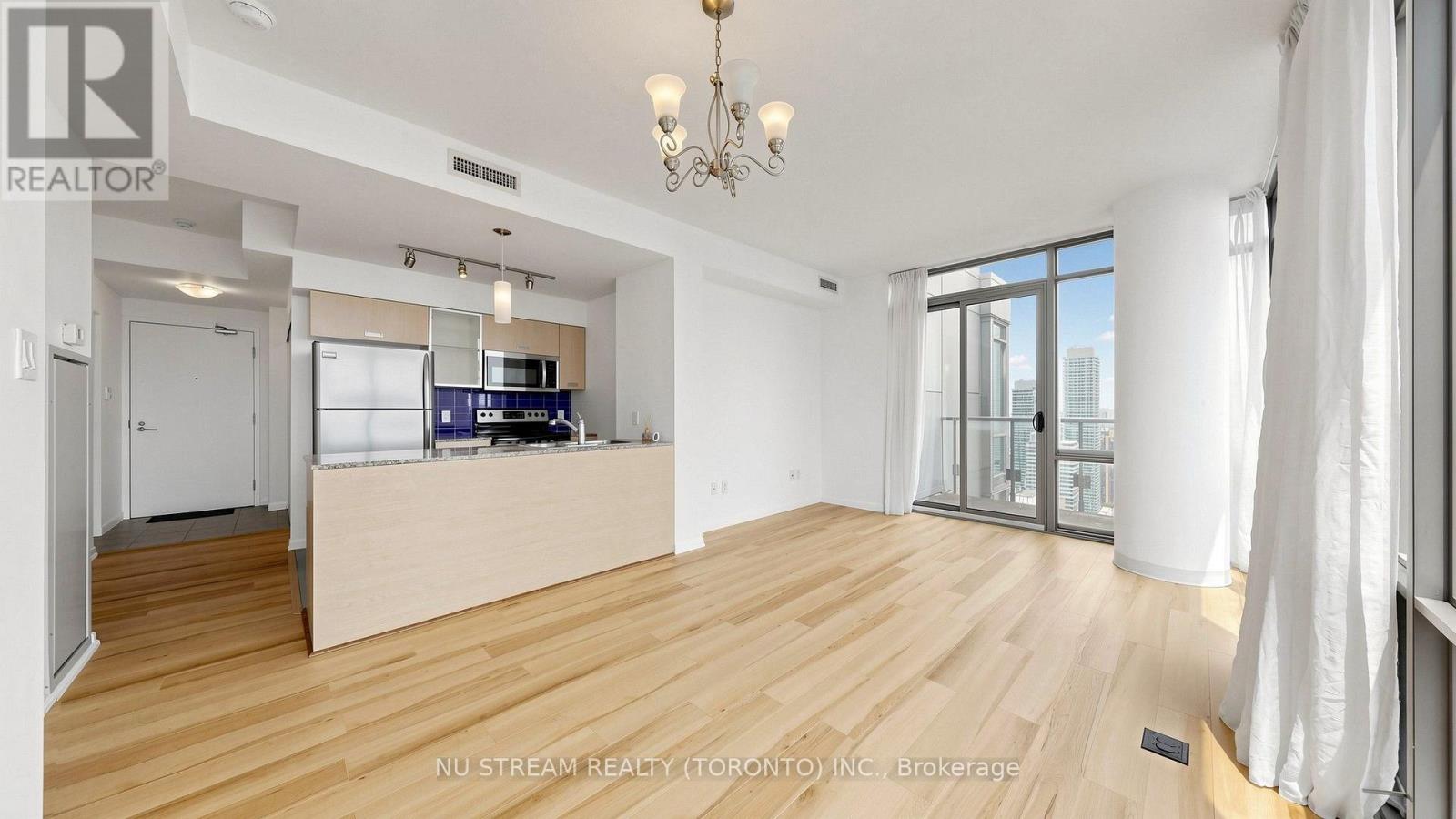 #4407 38 GRENVILLE STREET - 10