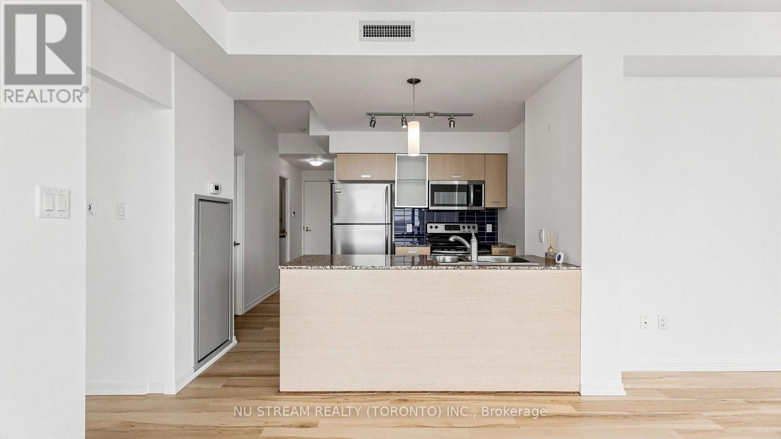 #4407 38 GRENVILLE STREET - 12