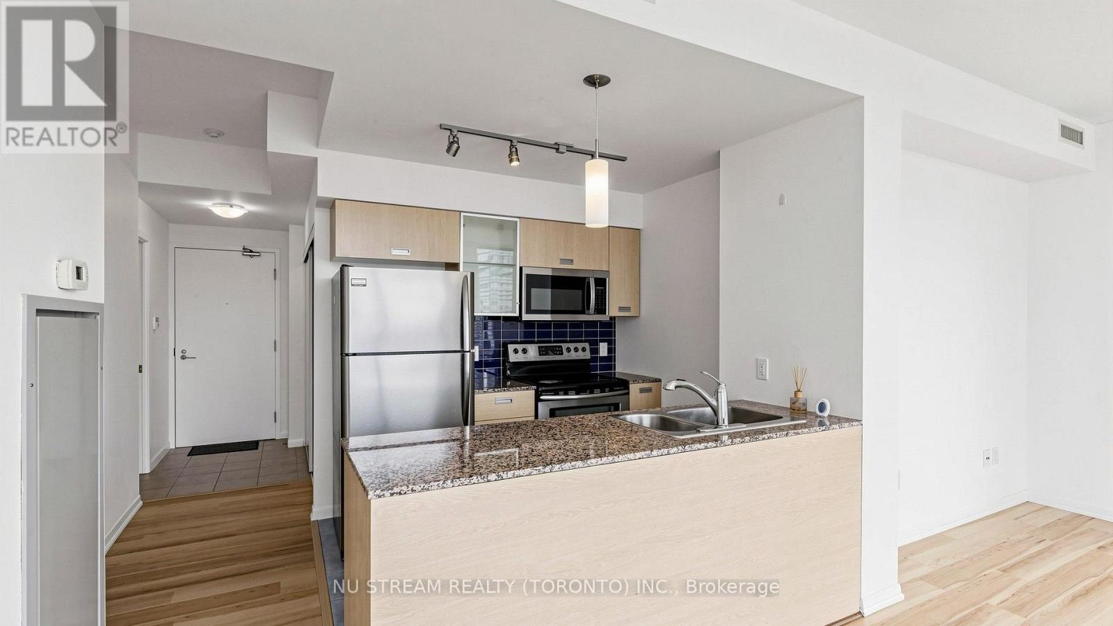 #4407 38 GRENVILLE STREET - 13