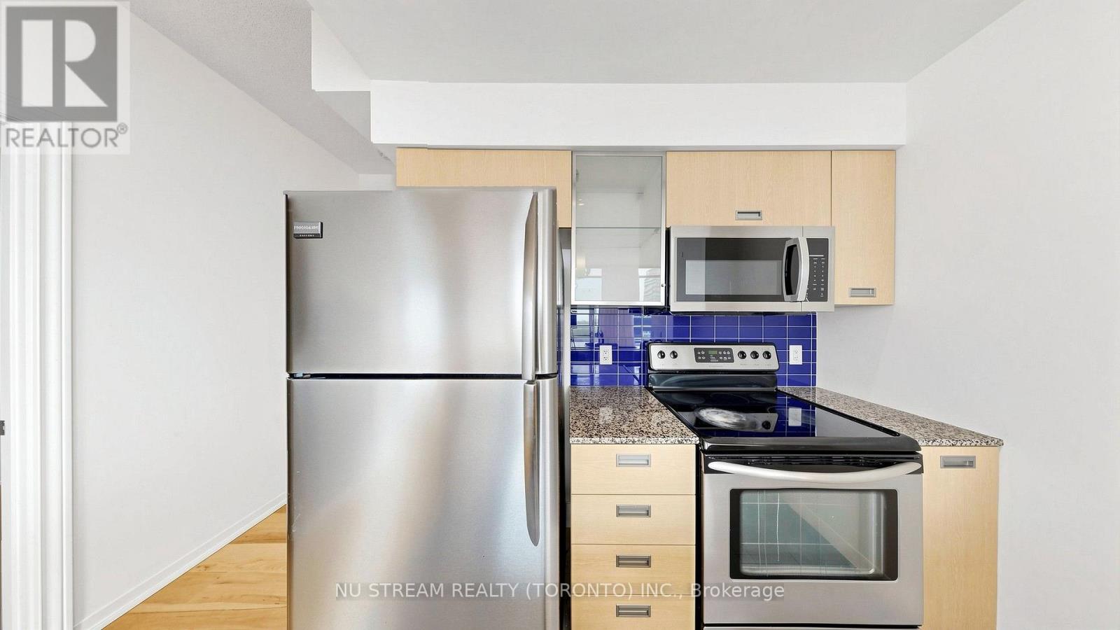 #4407 38 GRENVILLE STREET - 16