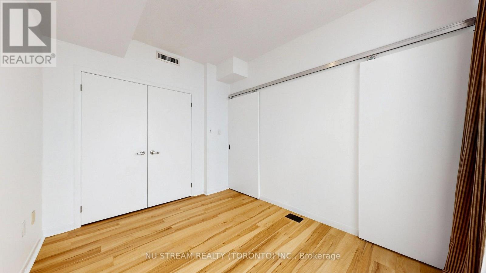 #4407 38 GRENVILLE STREET - 19