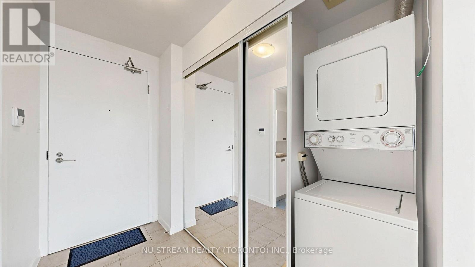 #4407 38 GRENVILLE STREET - 24