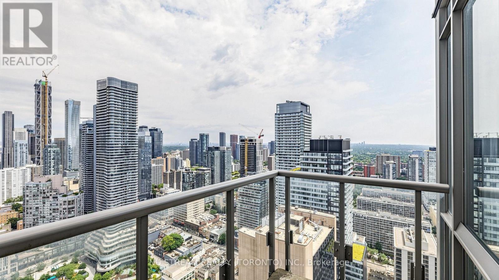 #4407 38 GRENVILLE STREET - 26